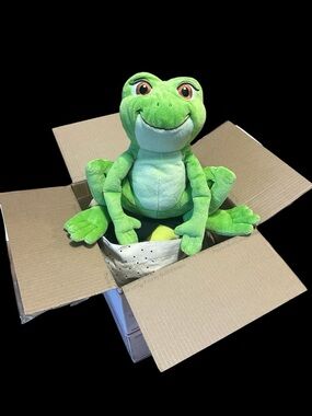 Disney Princess and Tiana the Magical Kiss Plush Frog 12